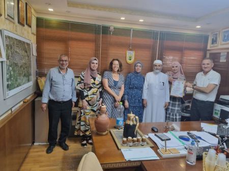 رئيس المجلس المحلي كفر برا يكرم مربية الأجيال ريما العاصي